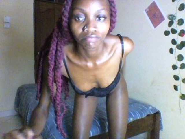 Luna-Noir live cam on BongaCams