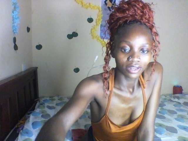 Luna-Noir live cam on BongaCams