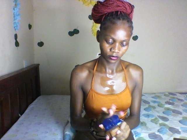 Luna-Noir live cam on BongaCams