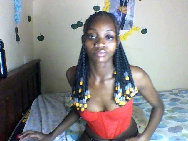 Luna-Noir live cam on BongaCams