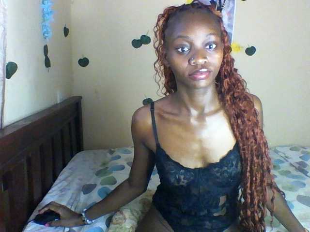 Luna-Noir live cam on BongaCams