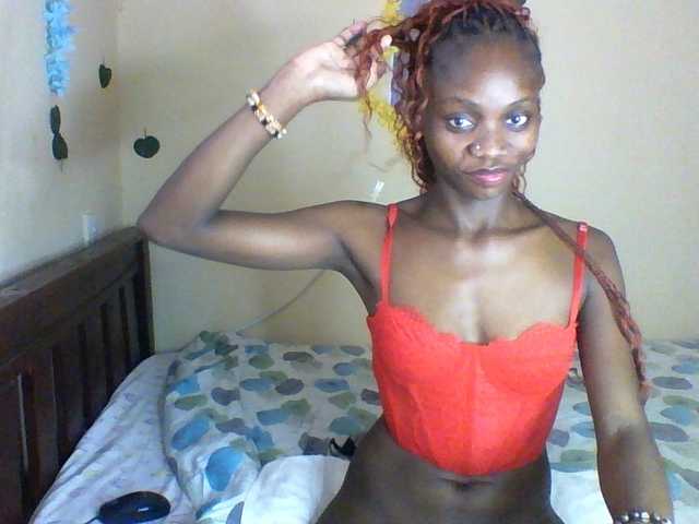 Luna-Noir live cam on BongaCams
