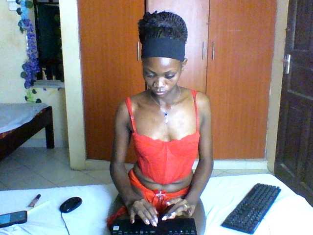Luna-Noir live cam on BongaCams