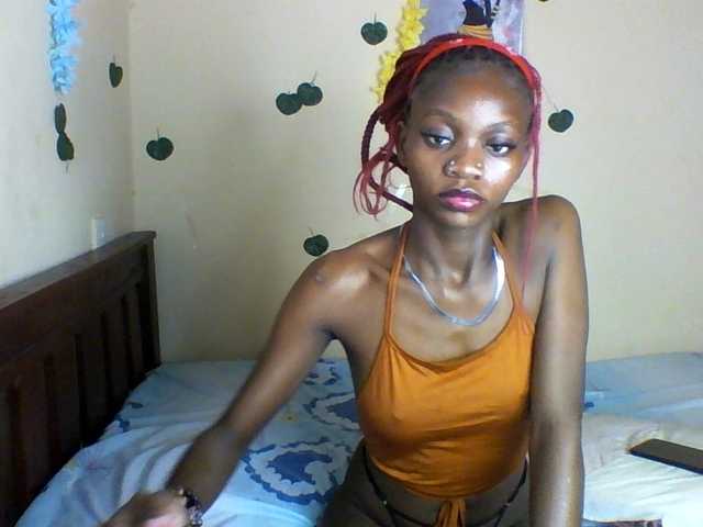 Luna-Noir live cam on BongaCams