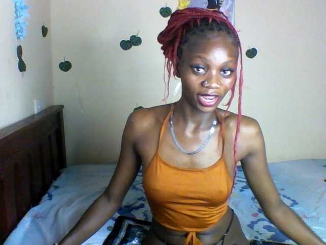 Luna-Noir live cam on BongaCams