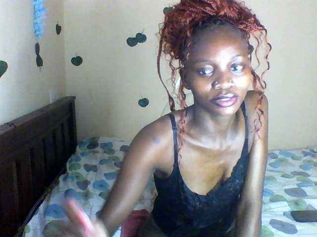 Luna-Noir live cam on BongaCams