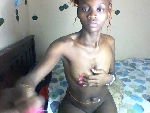 Luna-Noir live cam on BongaCams