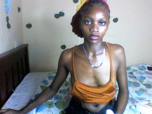 Luna-Noir live cam on BongaCams