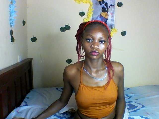 Luna-Noir live cam on BongaCams