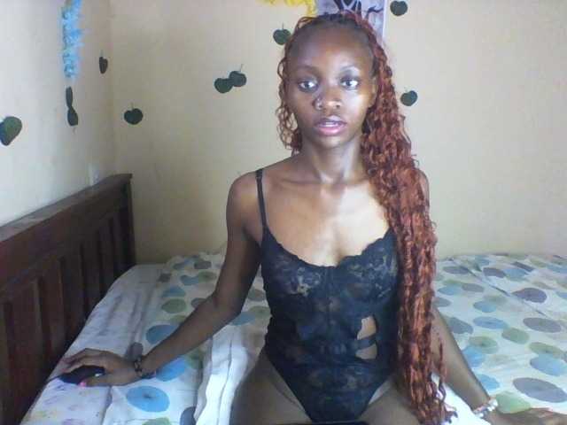 Luna-Noir live cam on BongaCams