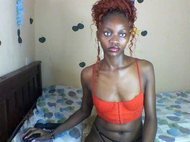 Luna-Noir live cam on BongaCams