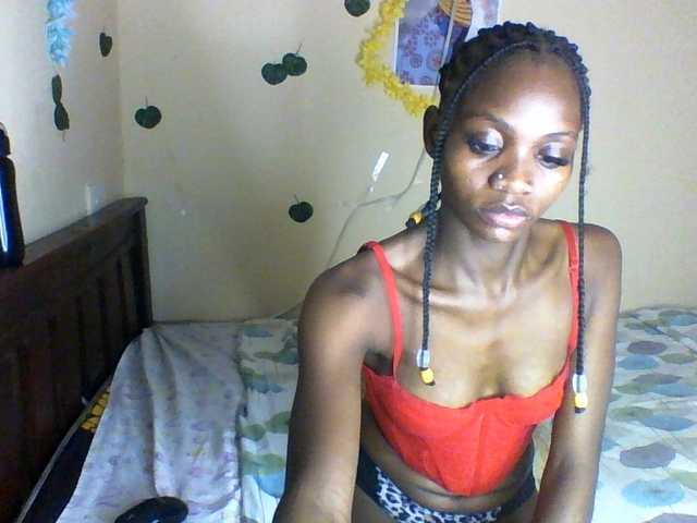 Luna-Noir live cam on BongaCams