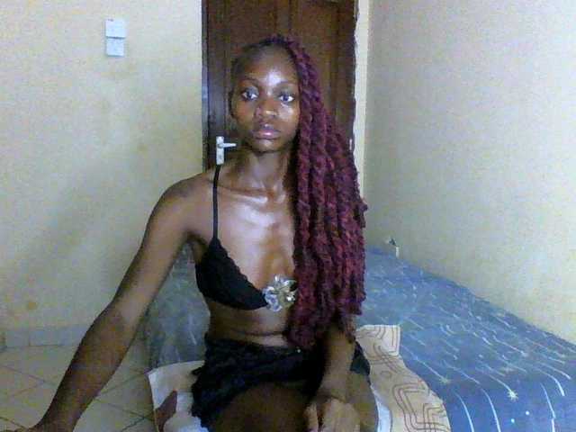 Luna-Noir live cam on BongaCams