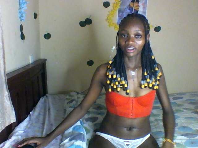 Luna-Noir live cam on BongaCams