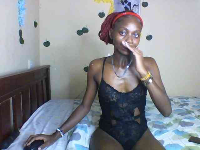 Luna-Noir Live Webcam on BongaCams