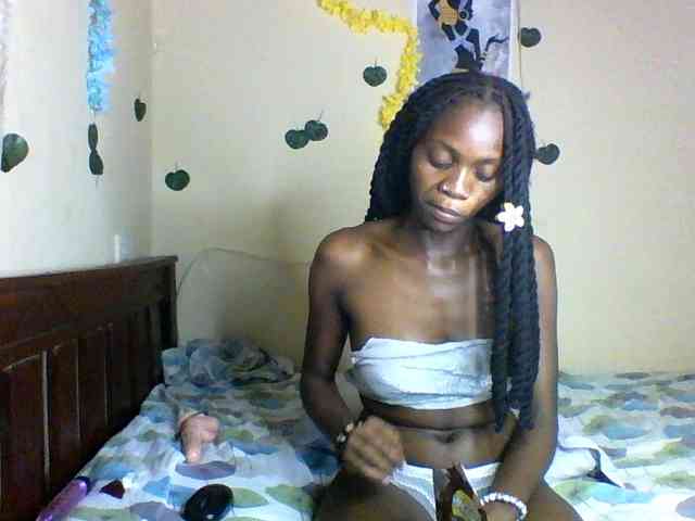 Luna-Noir Live Webcam on BongaCams