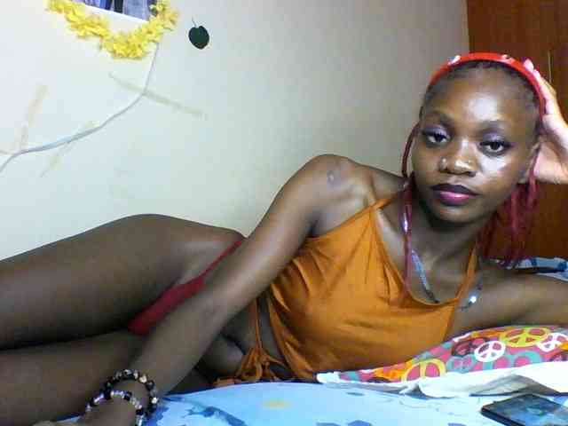 Luna-Noir Live Webcam on BongaCams