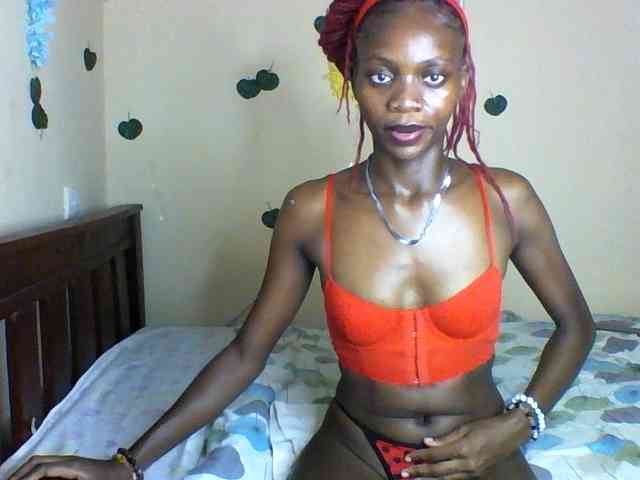 Luna-Noir Live Webcam on BongaCams