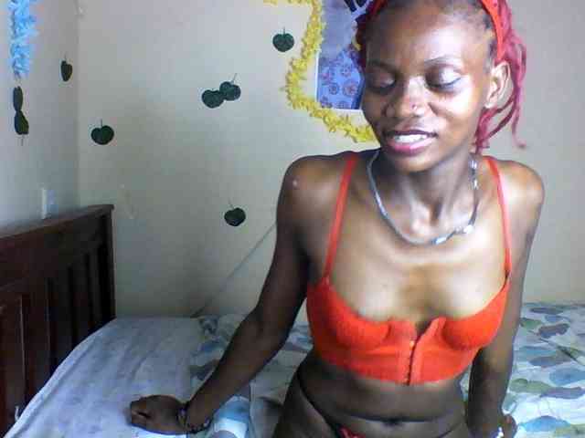 Luna-Noir Live Webcam on BongaCams