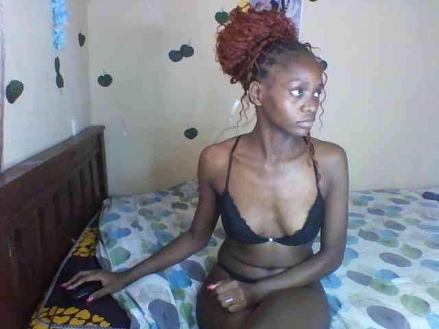 Luna-Noir Sex Cam Show