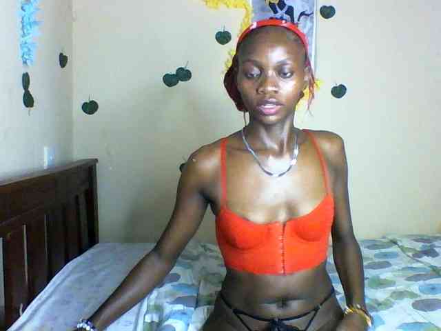 Luna-Noir Live Webcam on BongaCams