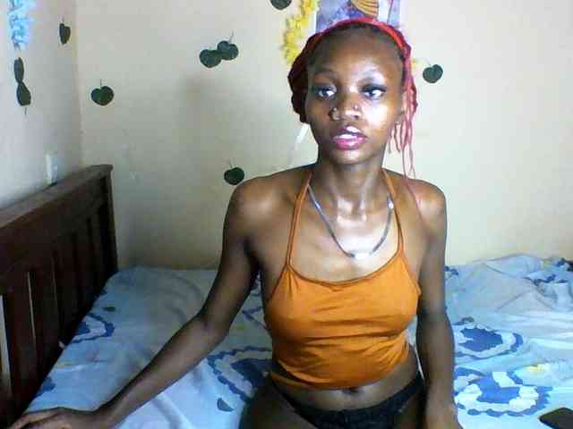 Luna-Noir Live Webcam on BongaCams