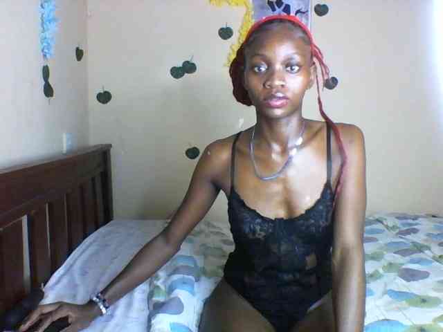 Luna-Noir Live Webcam on BongaCams