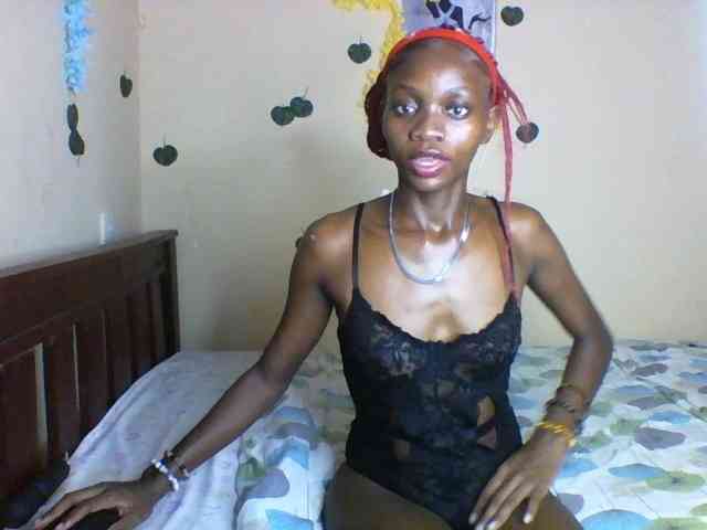 Luna-Noir Live Webcam on BongaCams