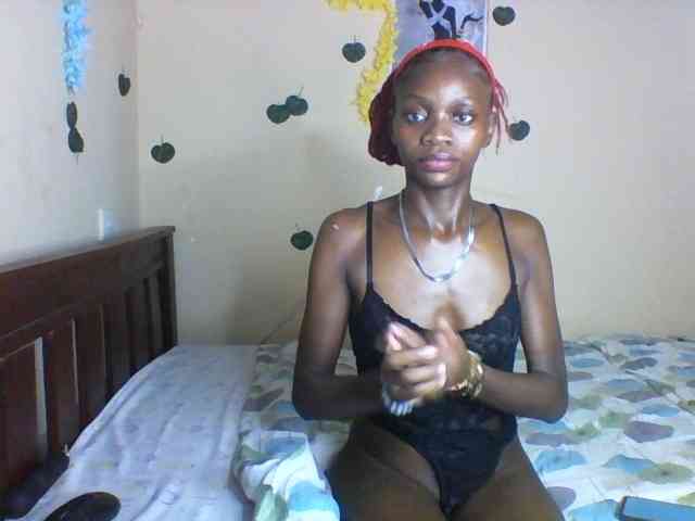 Luna-Noir Live Webcam on BongaCams