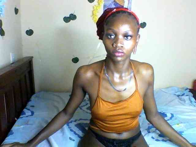 Luna-Noir Live Webcam on BongaCams