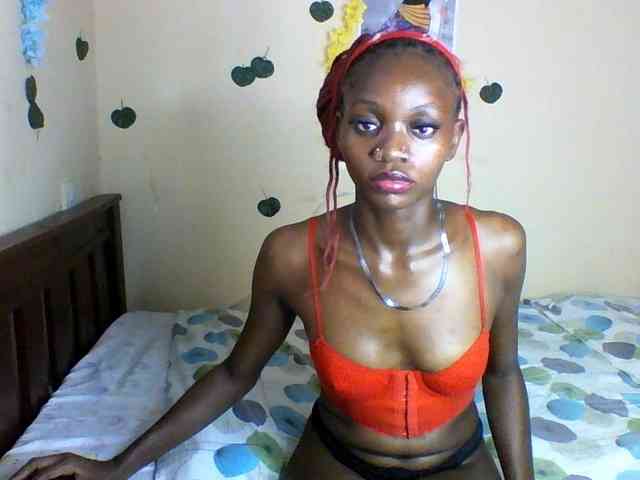 Luna-Noir Live Webcam on BongaCams