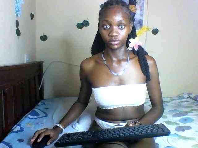 Luna-Noir Live Webcam on BongaCams