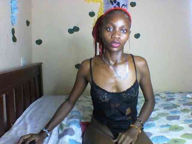 Luna-Noir Live Webcam on BongaCams
