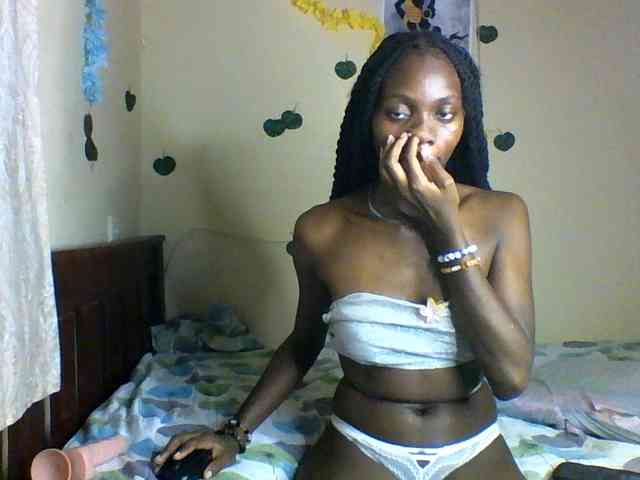 Luna-Noir Live Webcam on BongaCams