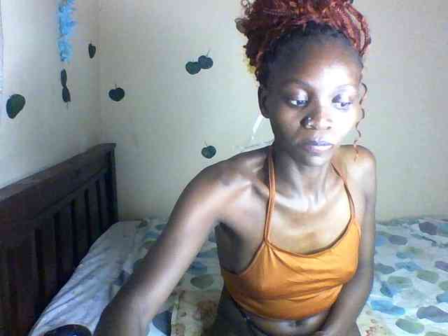 Luna-Noir Live Webcam on BongaCams