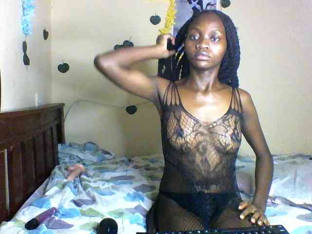 Luna-Noir Live Webcam on BongaCams