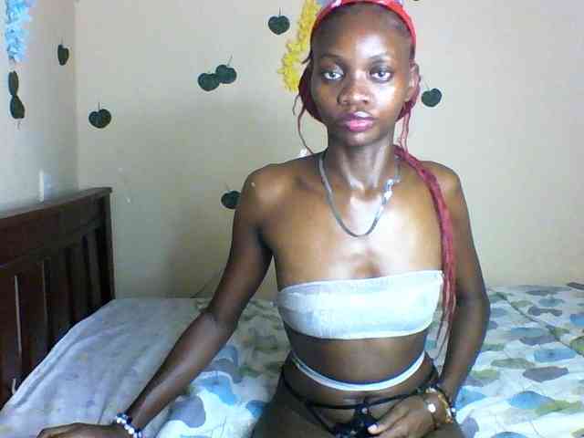Luna-Noir Live Webcam on BongaCams