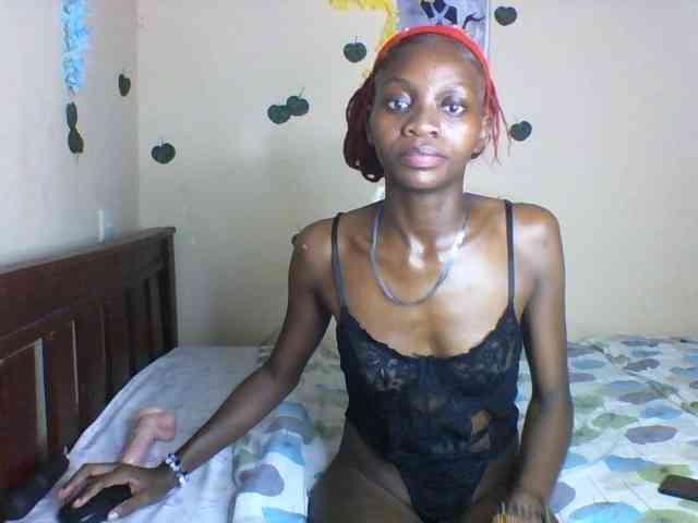 Luna-Noir Live Webcam on BongaCams