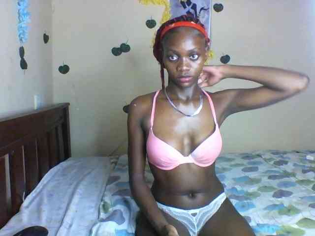 Luna-Noir Live Webcam on BongaCams