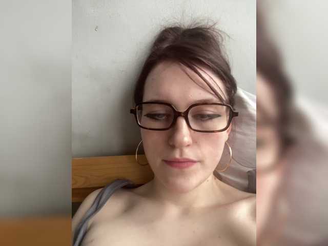 DingDing's BongaCams show and profile