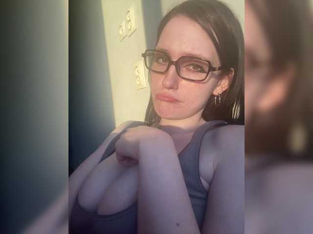 DingDing's BongaCams show and profile