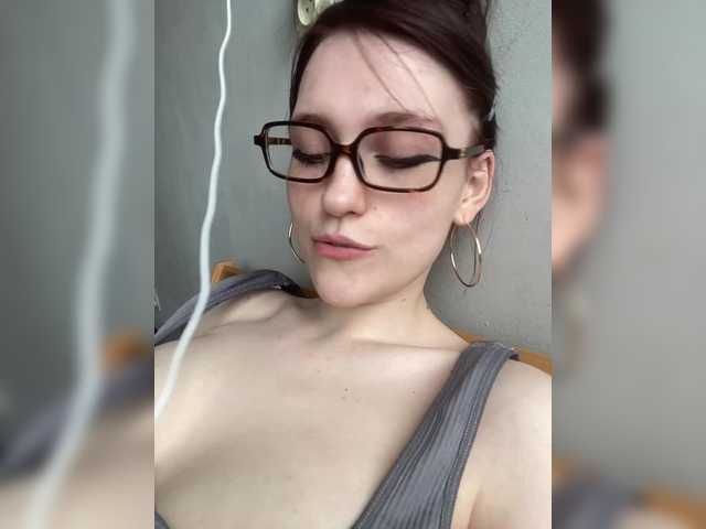 DingDing's BongaCams show and profile