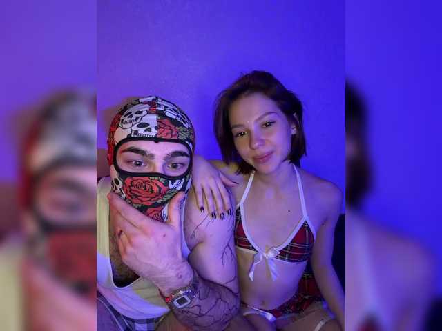 Chat with TrioFantasy live cam