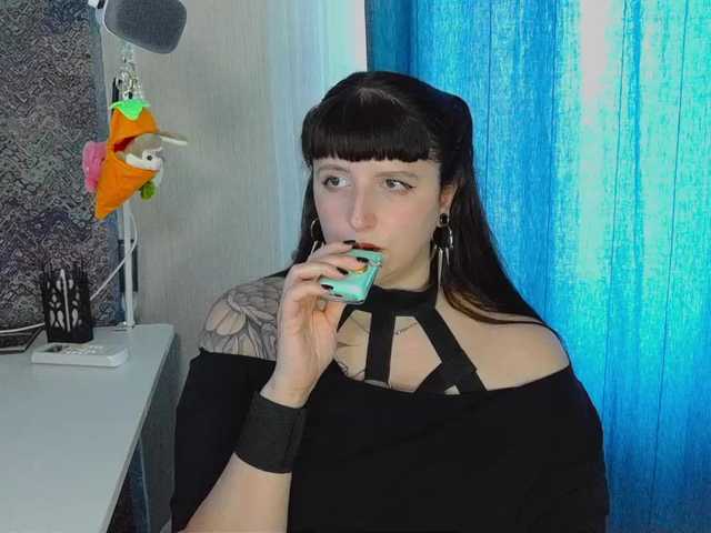 Embrina's BongaCams show and profile