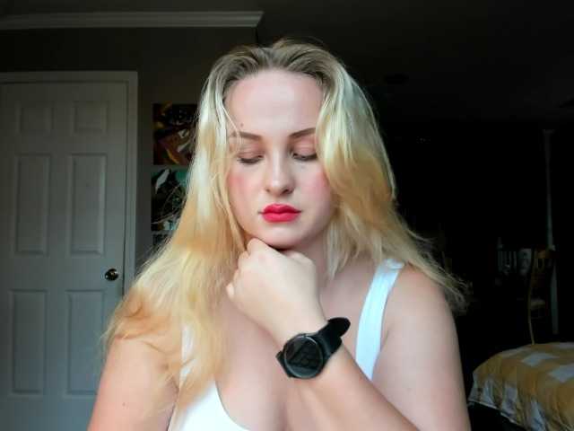 Adellebunny live cam on BongaCams