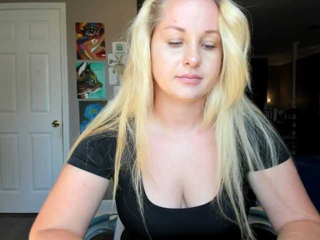 Adellebunny live cam on BongaCams