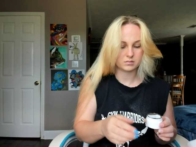 Adellebunny live webcam show