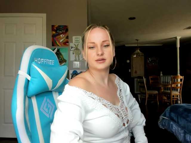 Adellebunny live cam on BongaCams