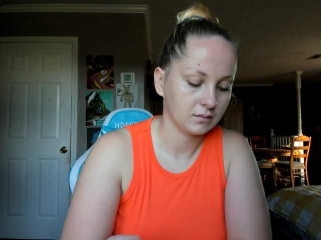 Adellebunny live cam preview