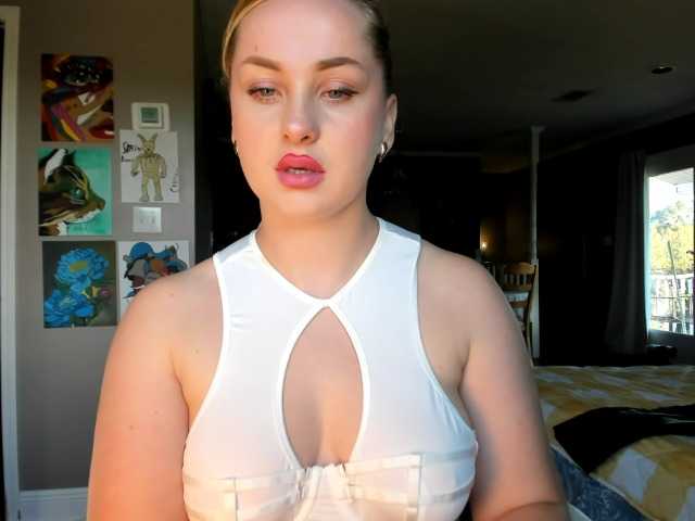 Adellebunny live cam on BongaCams